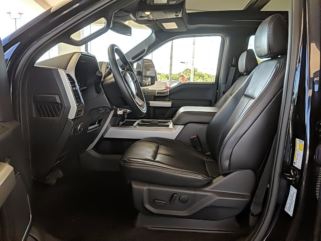 Certified 2022 Ford F350 Lariat w/ Black Appearance Package image 9