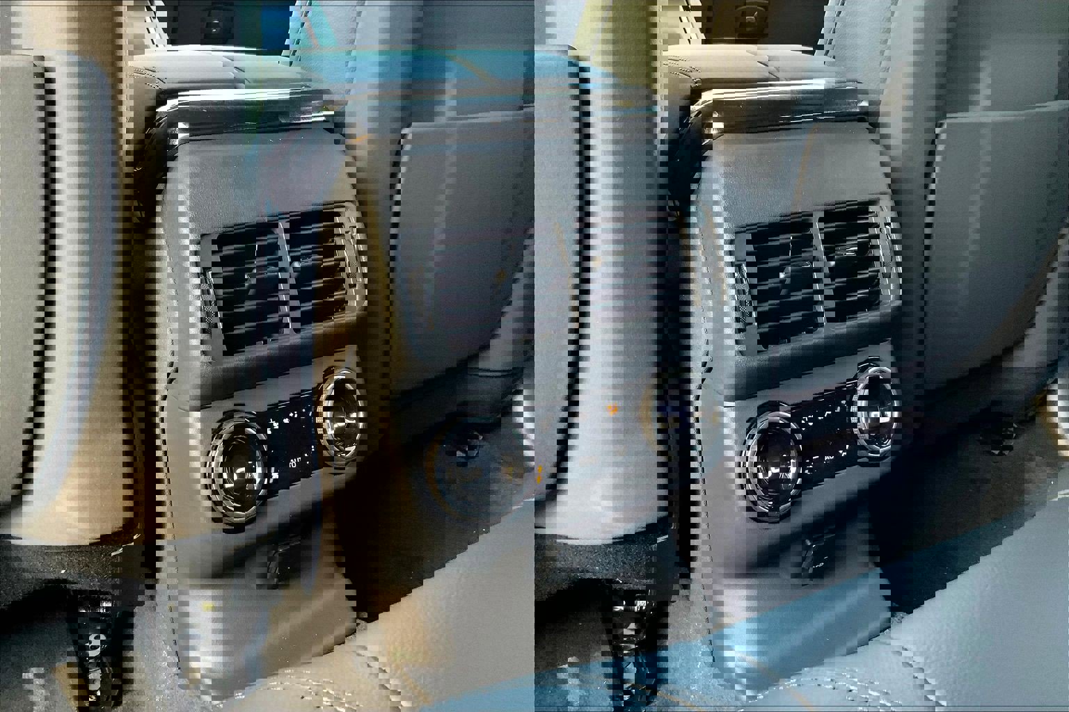 New 2026 Land Rover Range Rover Velar S image 20