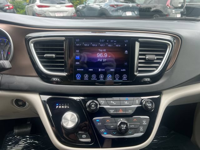 Used 2017 Chrysler Pacifica Touring-L Plus w/ Advanced Safetytec Group FWD image 15