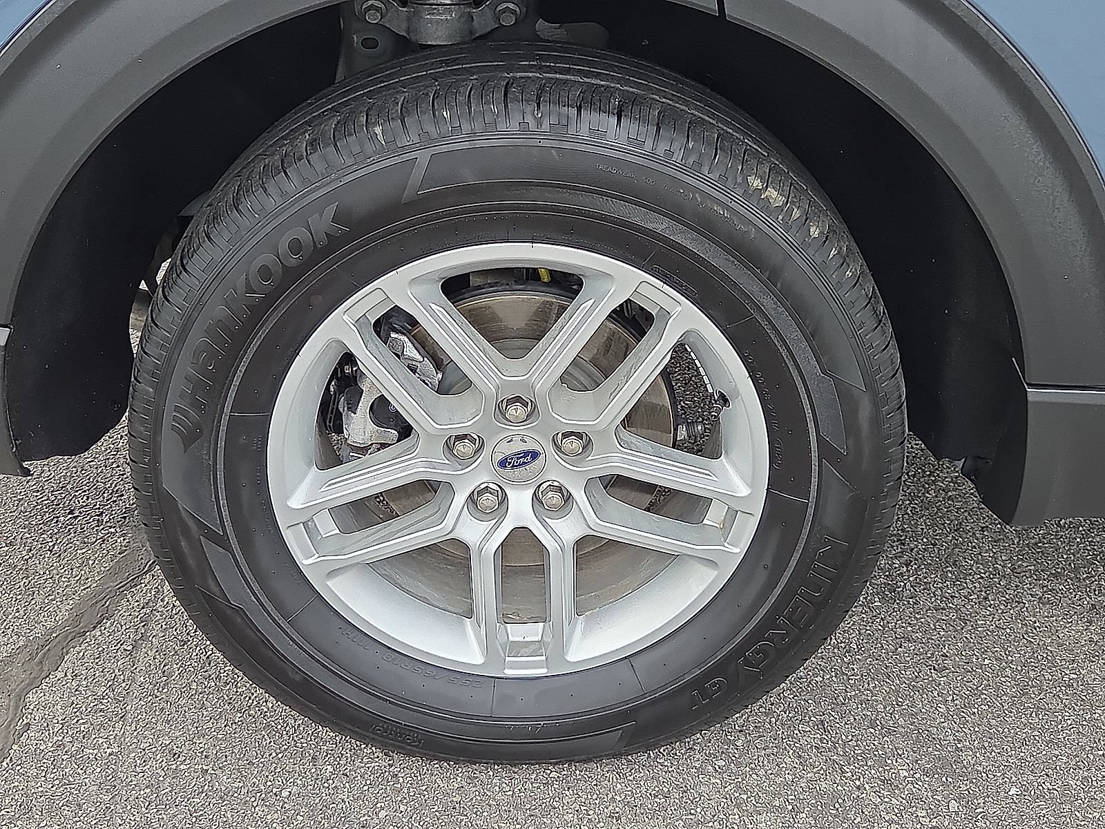 Used 2025 Ford Explorer Active AWD/4WD image 17