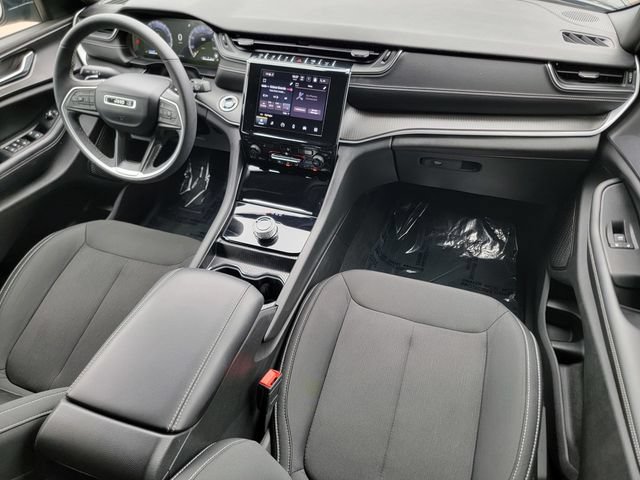 Certified 2024 Jeep Grand Cherokee Laredo w/ Luxury Tech Group I AWD/4WD image 39