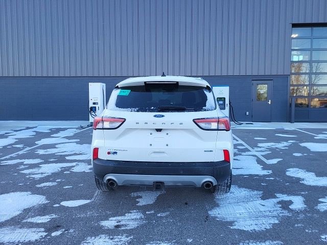 Used 2022 Ford Escape Titanium w/ Class II Trailer Tow Package image 4