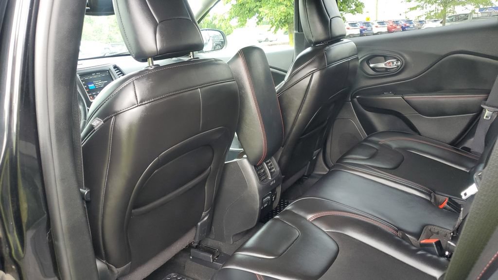 Used 2019 Jeep Cherokee Trailhawk w/ Cold Weather Group AWD/4WD image 22