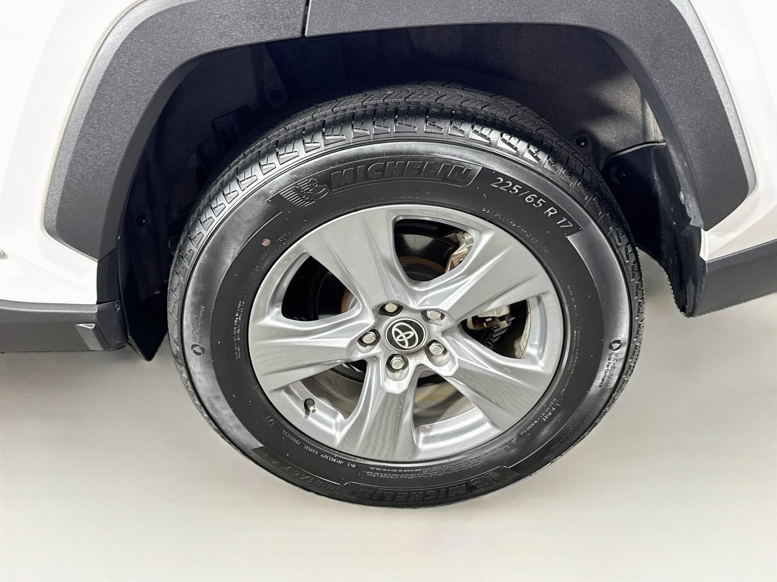 Used 2025 Toyota RAV4 XLE AWD/4WD image 25