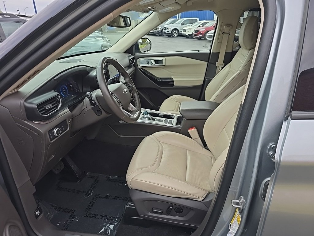 Used 2023 Ford Explorer Platinum w/ Class IV Trailer Tow Package image 18