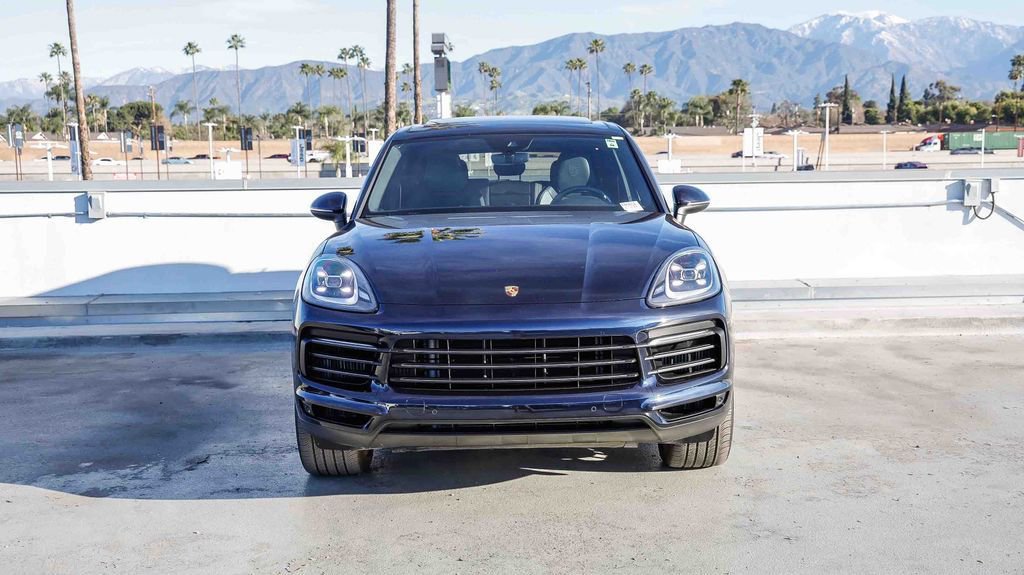 Used 2023 Porsche Cayenne Platinum Edition image 3