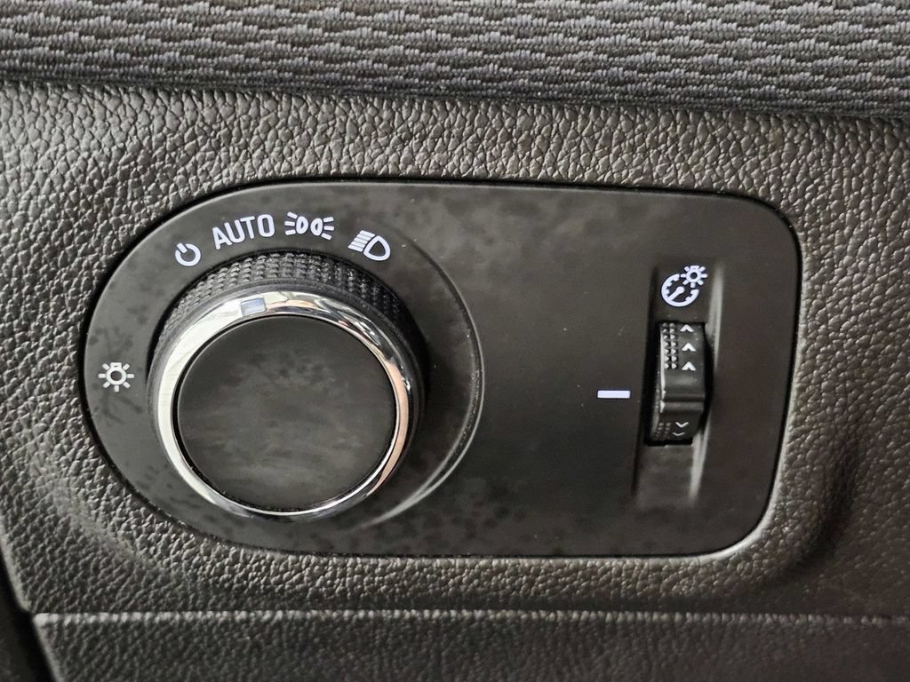 Used 2018 Chevrolet Cruze LT w/ LT Convenience Package FWD image 25