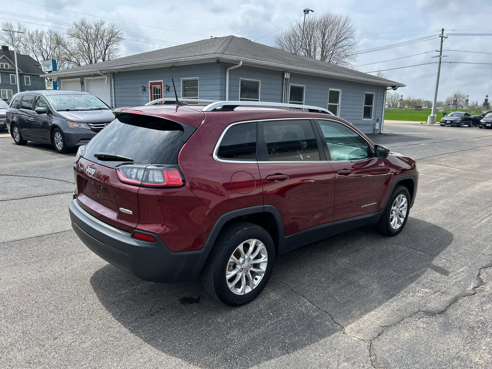 Used 2019 Jeep Cherokee Latitude w/ Popular Appearance Group FWD image 3