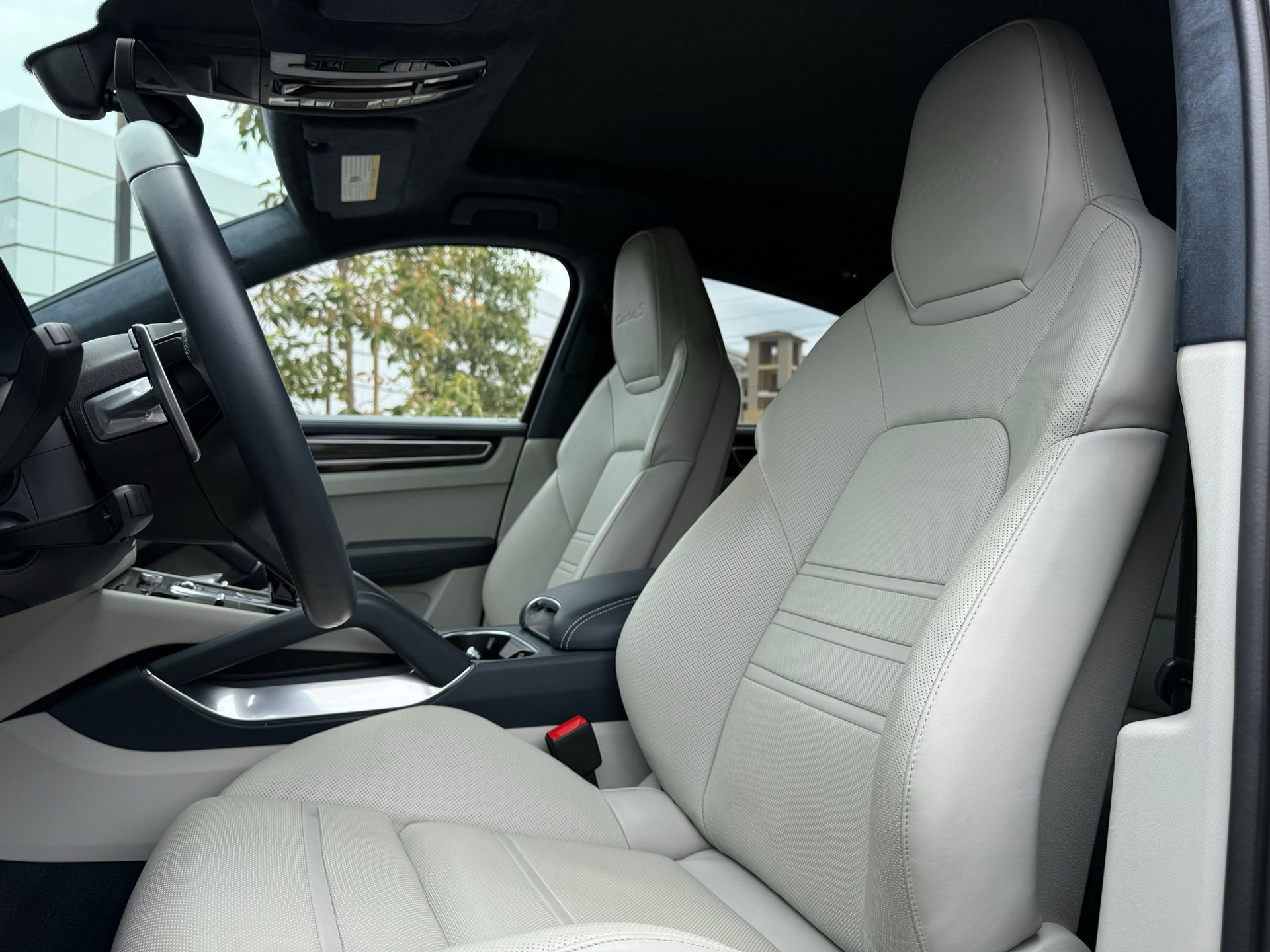 Certified 2022 Porsche Cayenne Turbo S AWD/4WD image 5