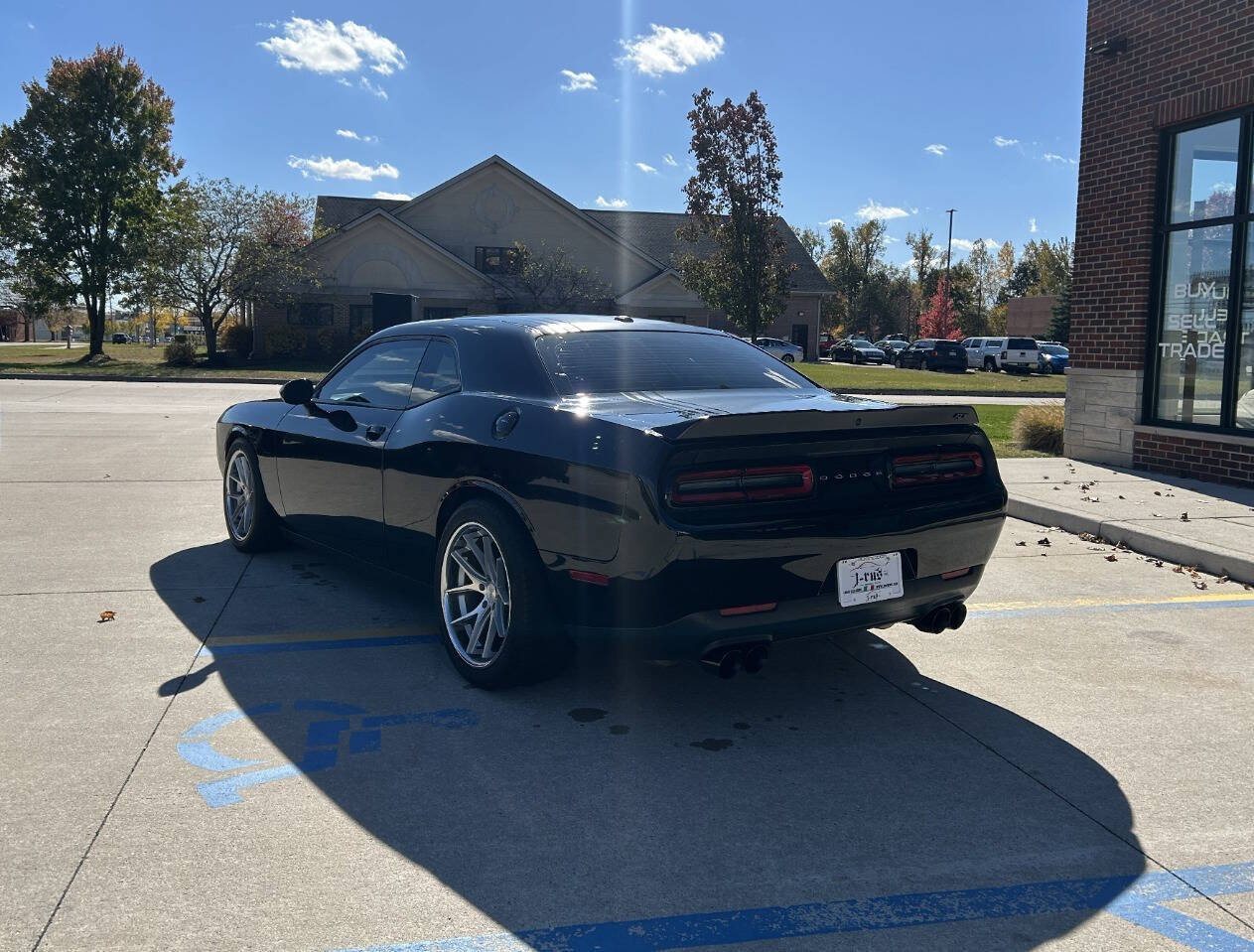 Used 2016 Dodge Challenger R/T image 9