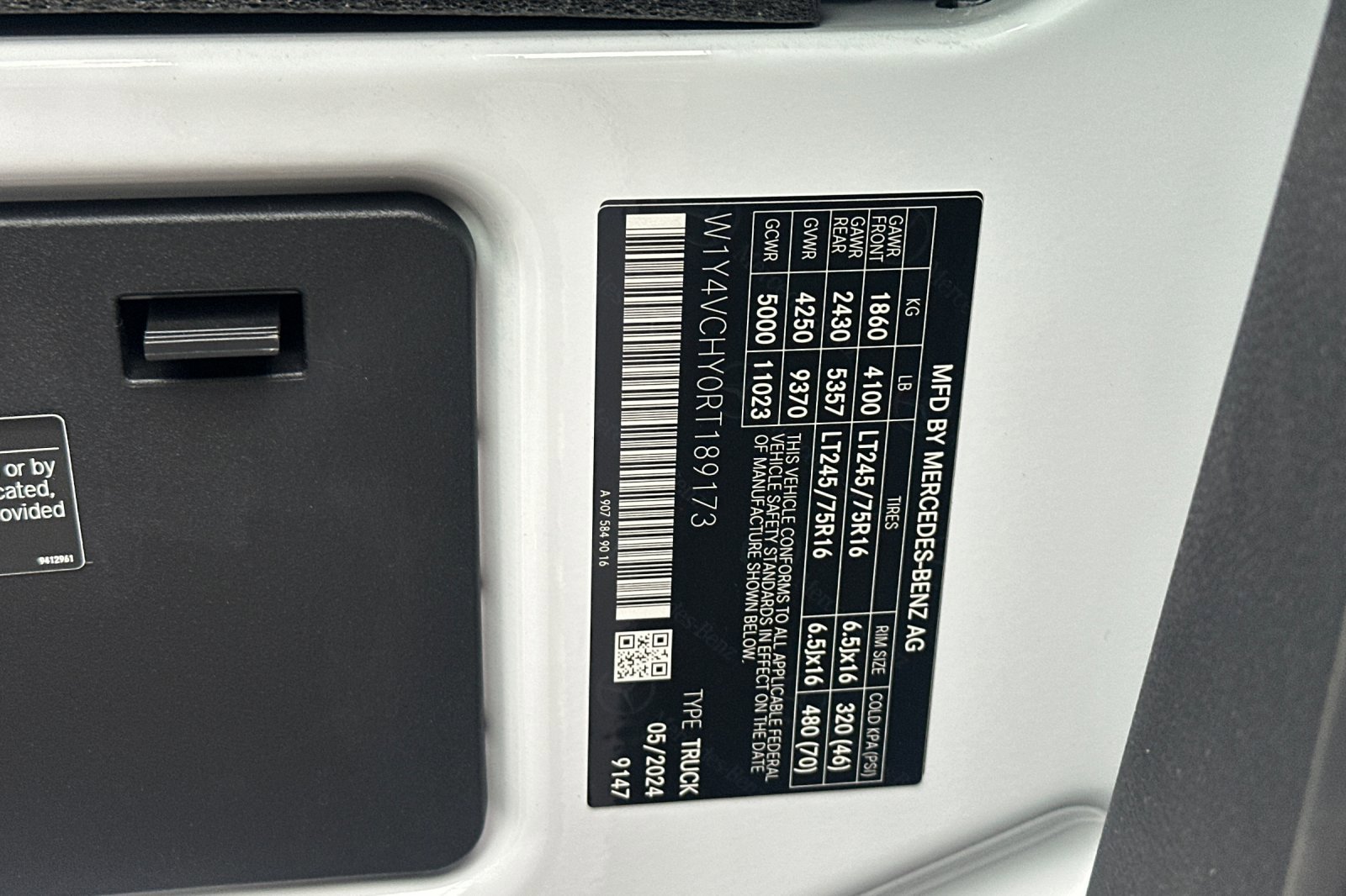 New 2024 Mercedes-Benz eSprinter 170 Cargo image 28