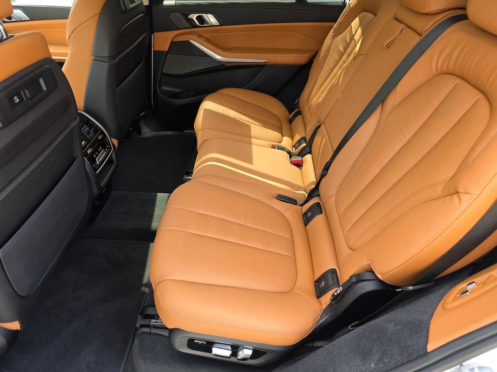 Used 2022 BMW X7 xDrive40i w/ Premium Package AWD/4WD image 14