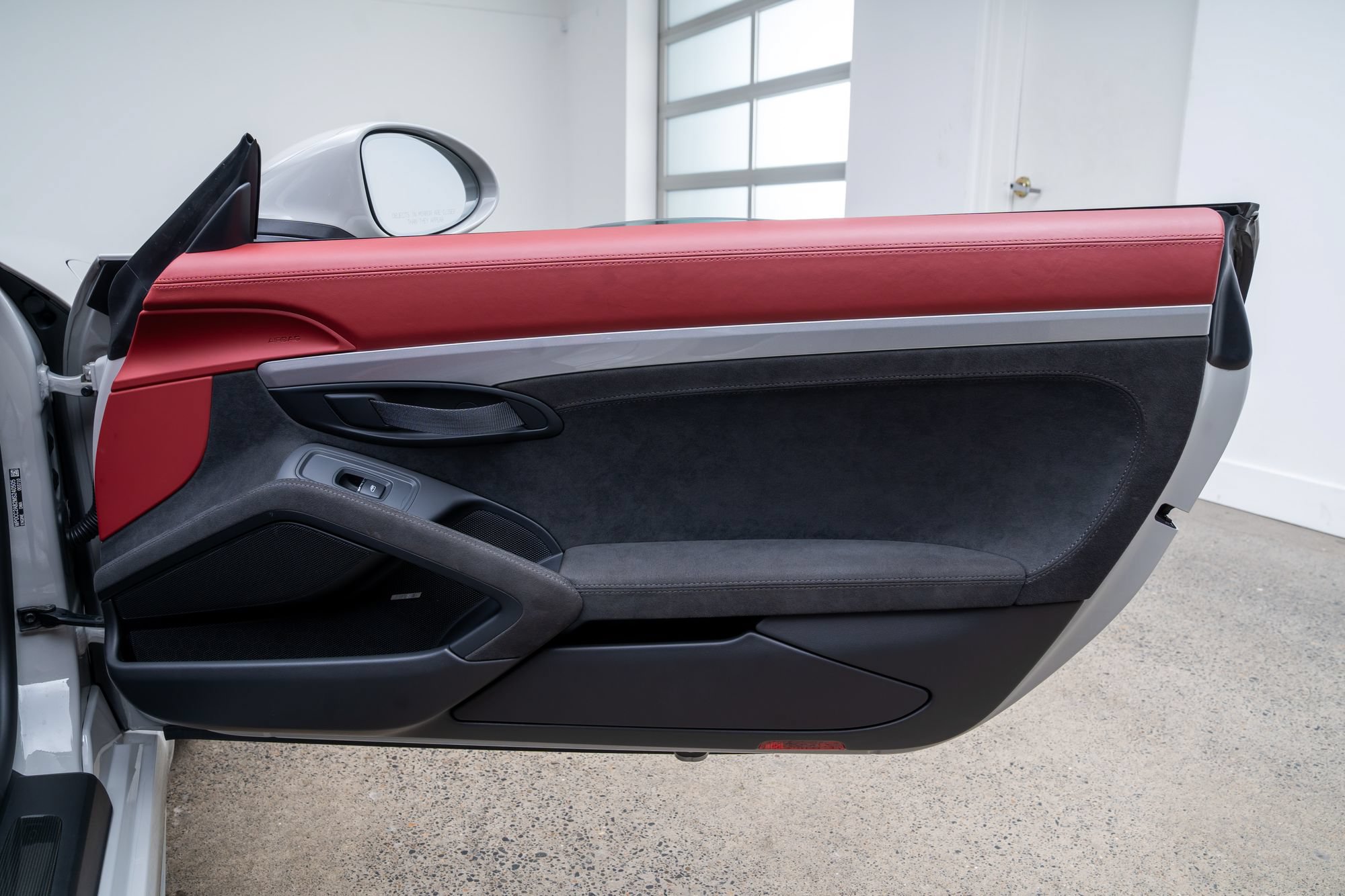 Used 2021 Porsche 718 Boxster Spyder RWD image 33