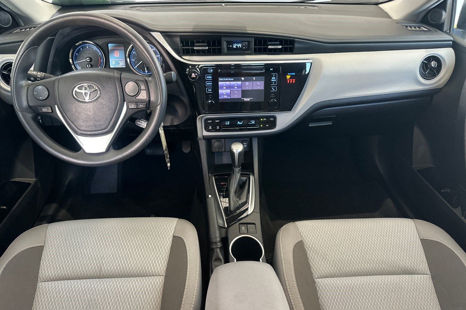 Used 2019 Toyota Corolla LE FWD image 17