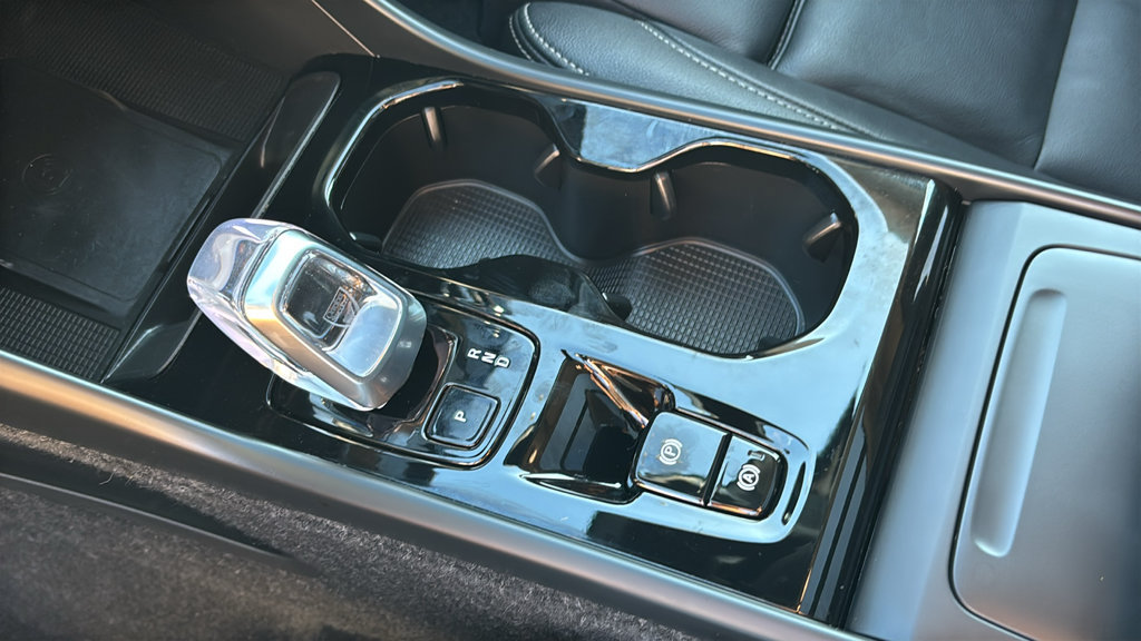 Certified 2026 Volvo XC40 B5 Plus AWD/4WD image 23