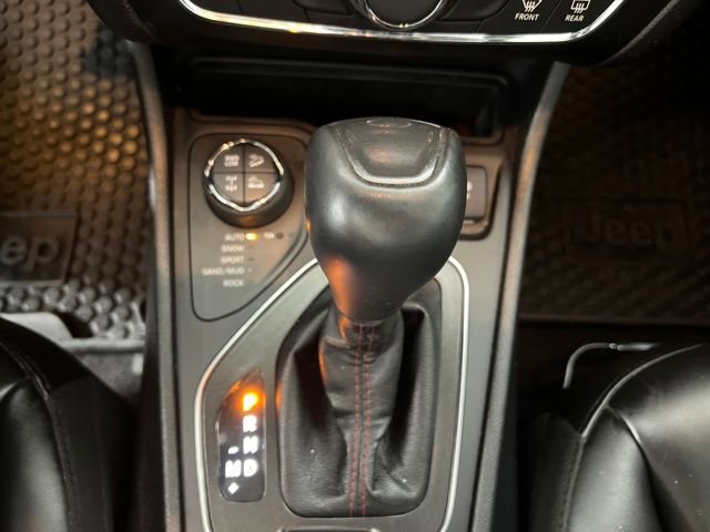 Used 2020 Jeep Cherokee Trailhawk image 22