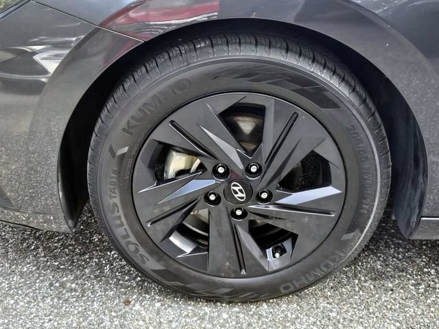 Used 2022 Hyundai Elantra SEL FWD image 11