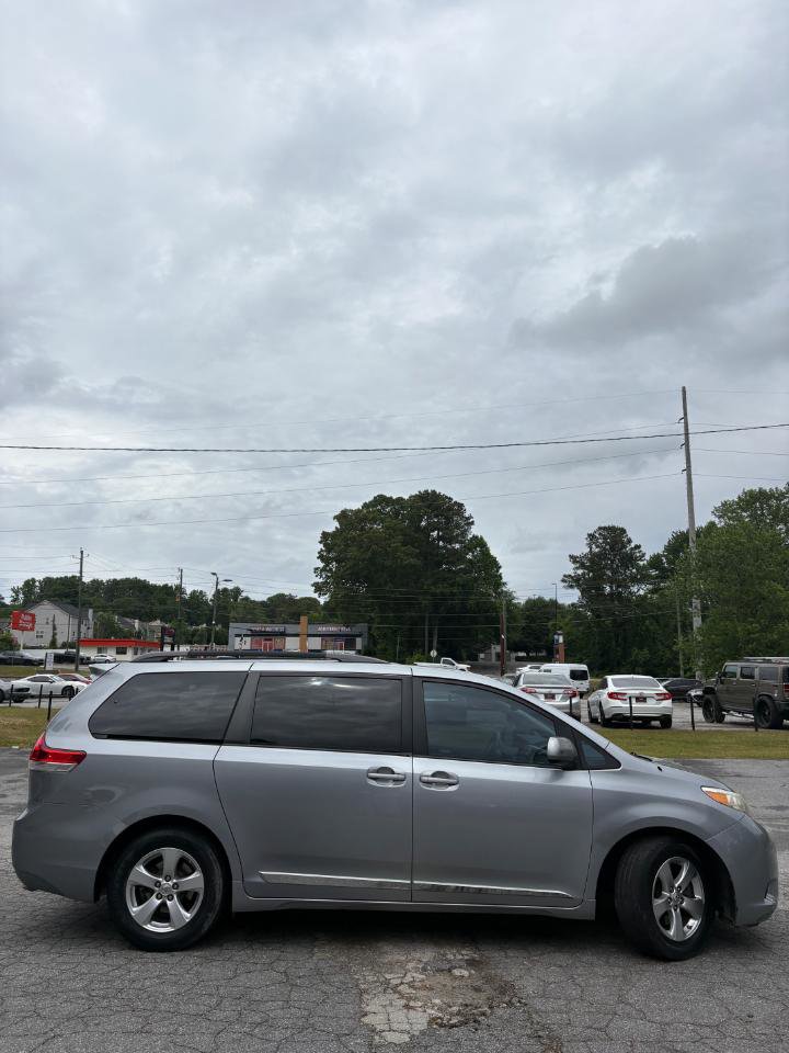 Used 2014 Toyota Sienna LE FWD image 3