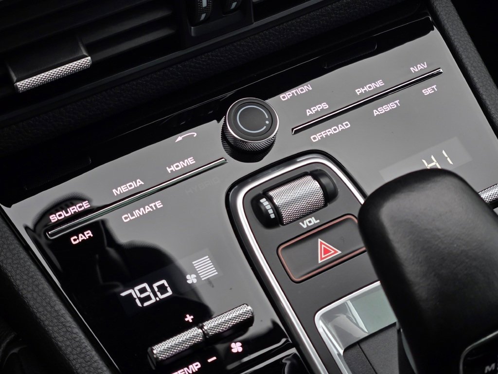 Used 2023 Porsche Cayenne Platinum Edition image 18