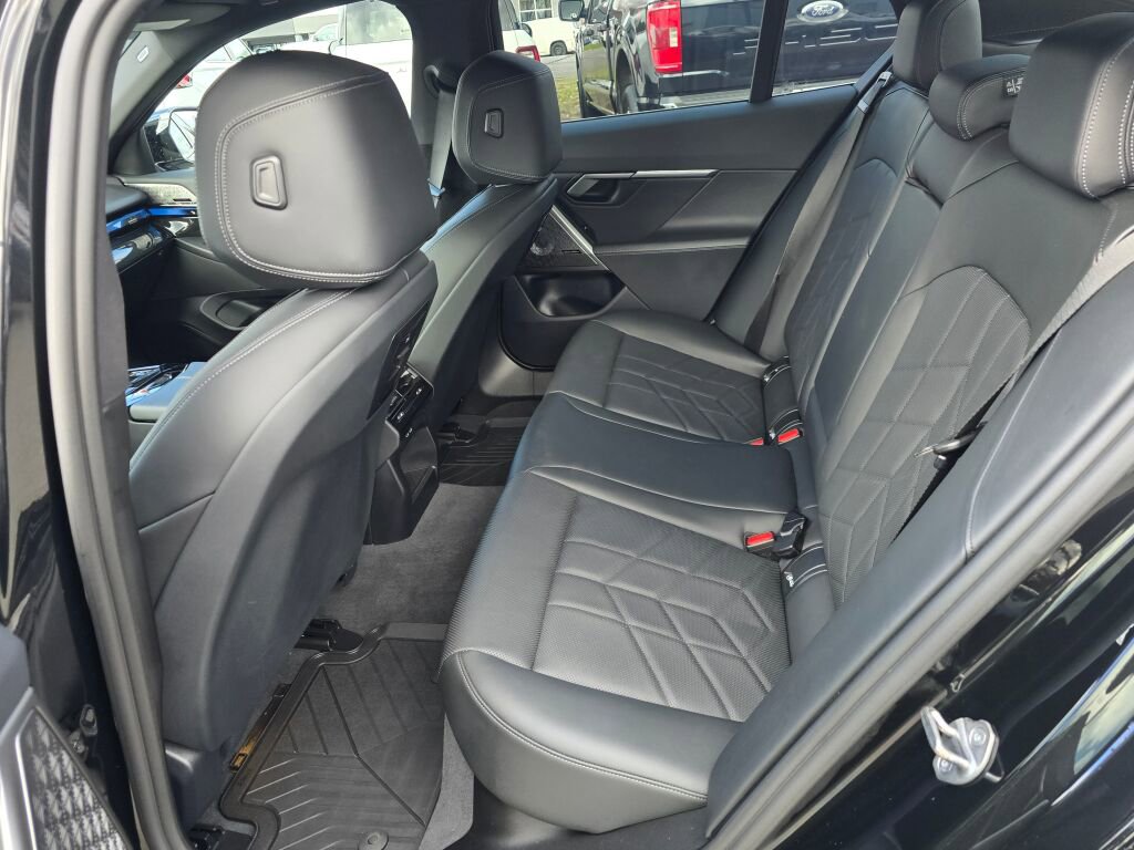 Used 2024 BMW i5 M60 w/ Premium Package image 11