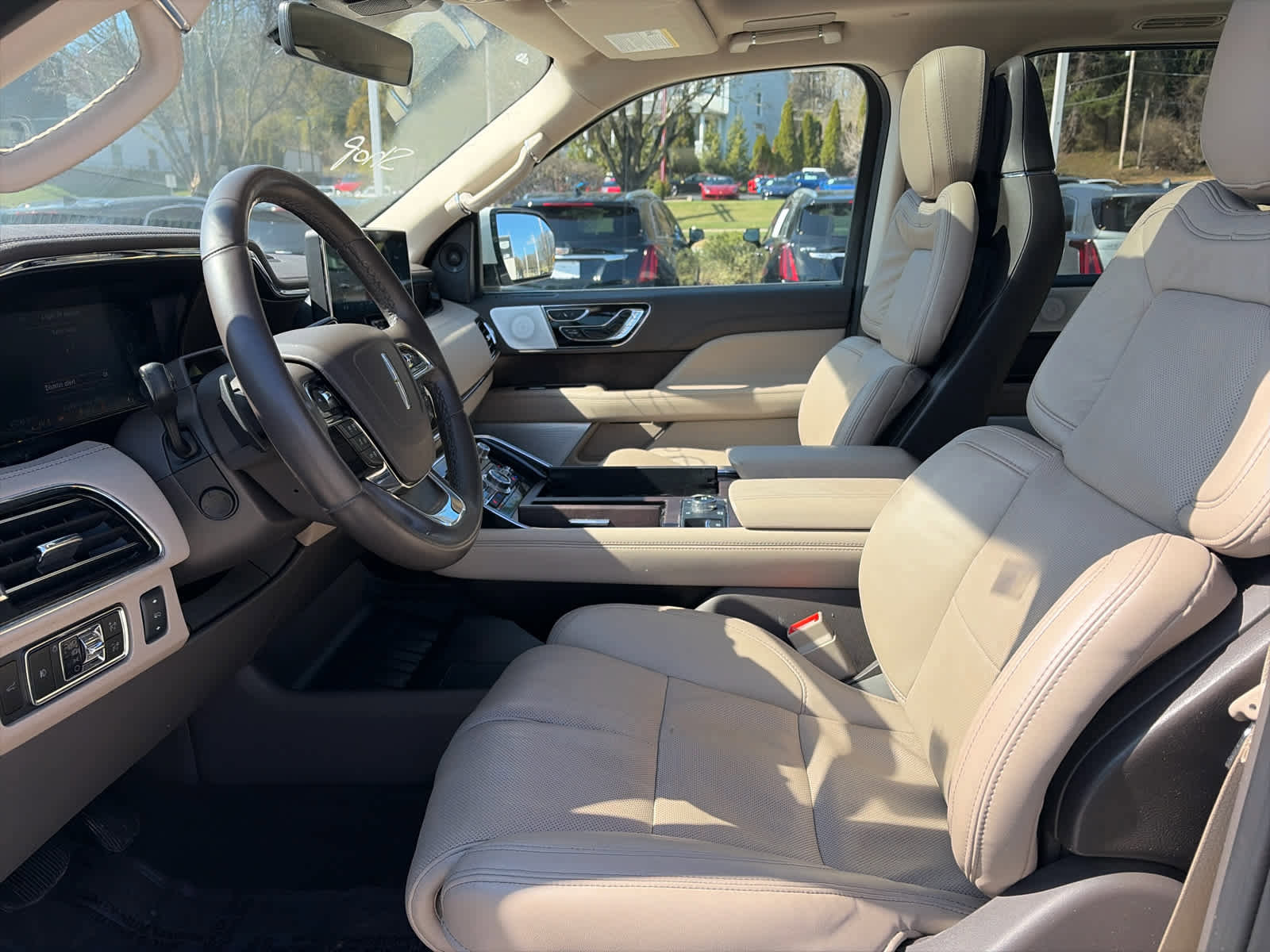 Used 2024 Lincoln Navigator L Reserve image 13