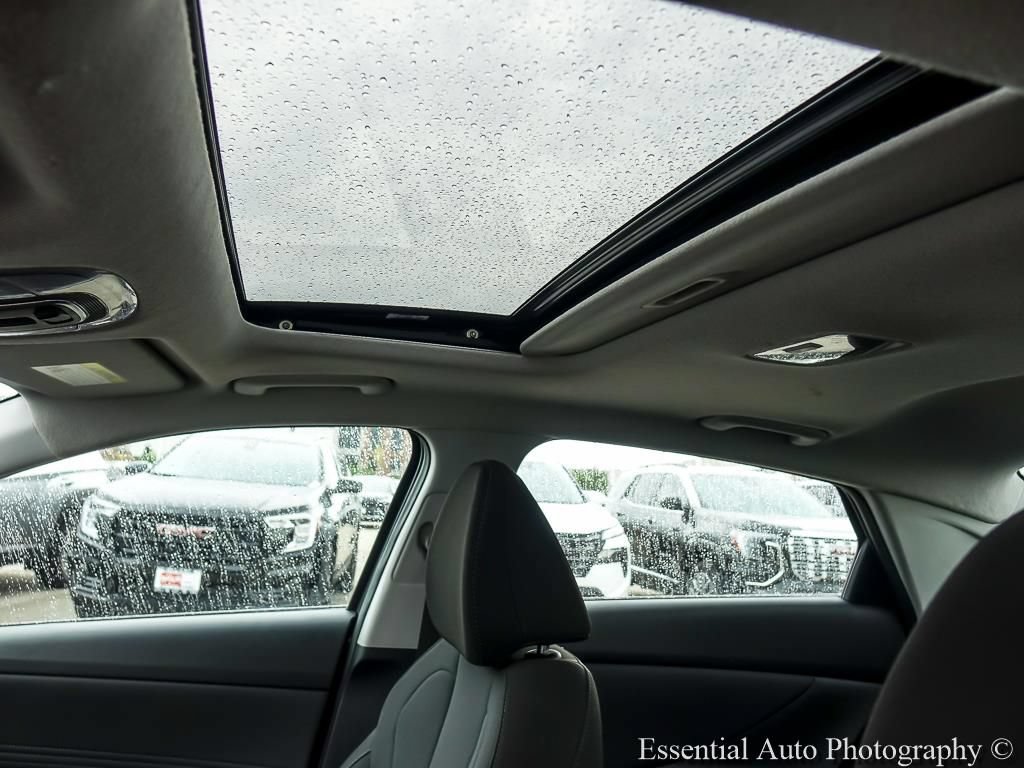 Used 2025 Hyundai Elantra SEL FWD image 11