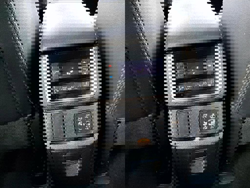 Used 2023 Subaru Ascent Limited image 29