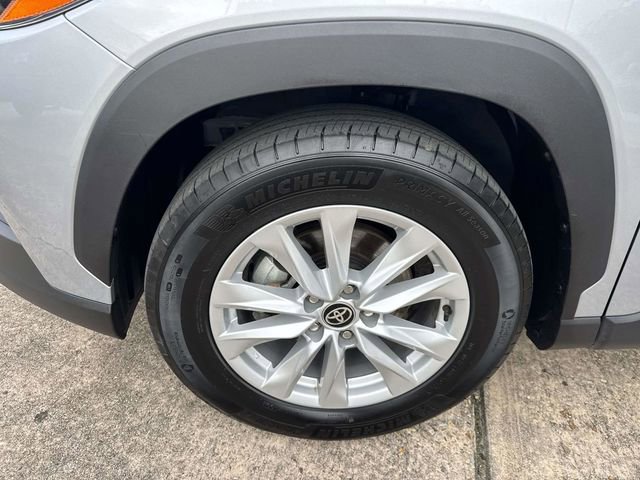Used 2024 Toyota Corolla Cross LE image 4