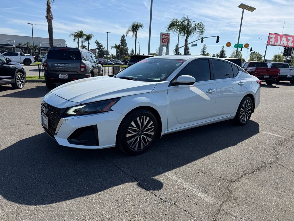 Certified 2024 Nissan Altima 2.5 SV w/ SV Premium Package image 3