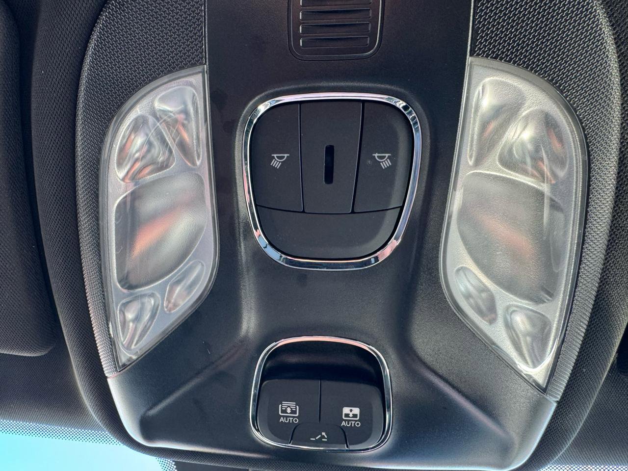 Used 2024 Jeep Compass Limited w/ High Altitude Package image 28