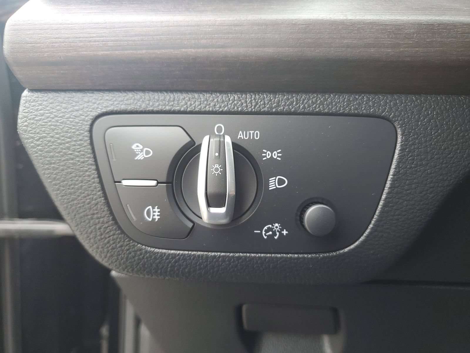 Used 2023 Audi Q5 e Premium w/ Convenience Package AWD/4WD image 24