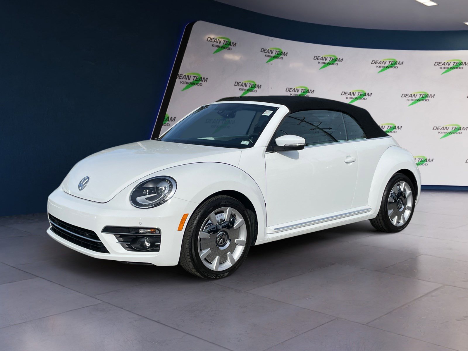 Used 2019 Volkswagen Beetle 2.0T SE w/ SE Premium Package FWD image 2