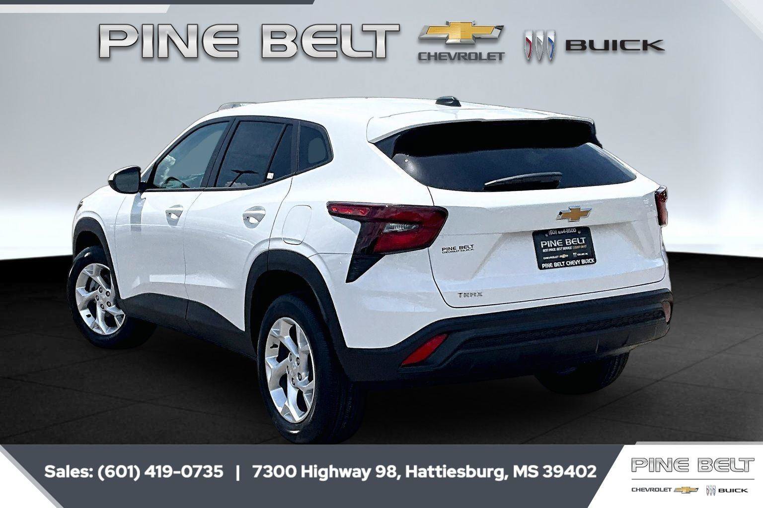 Used 2026 Chevrolet Trax LS w/ LS Convenience Package FWD image 2