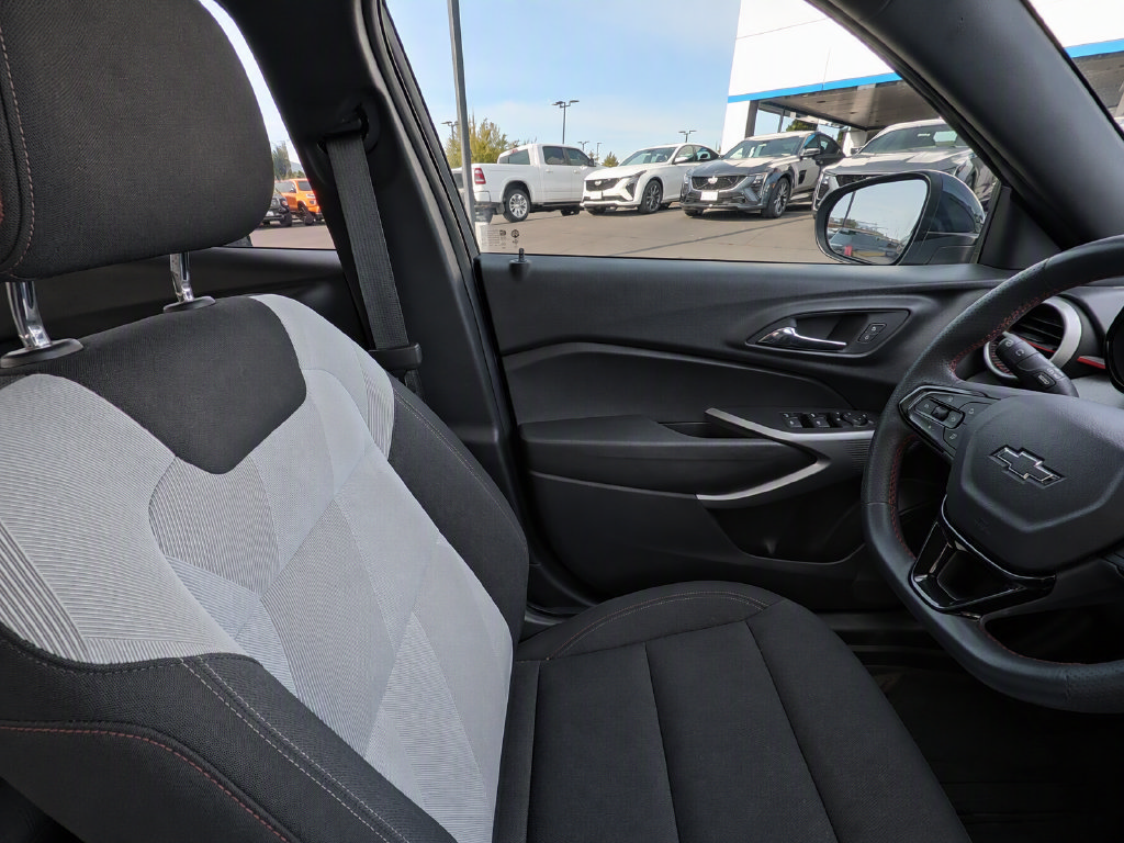 Used 2024 Chevrolet Trax RS FWD image 9