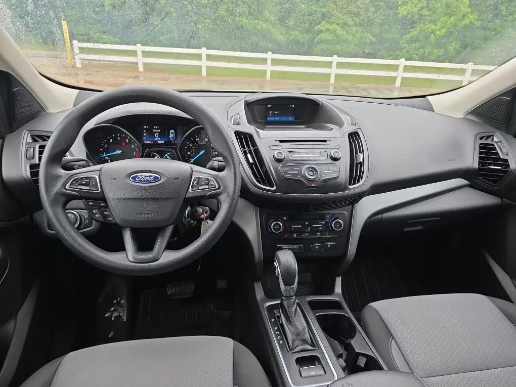Used 2018 Ford Escape SE FWD image 14