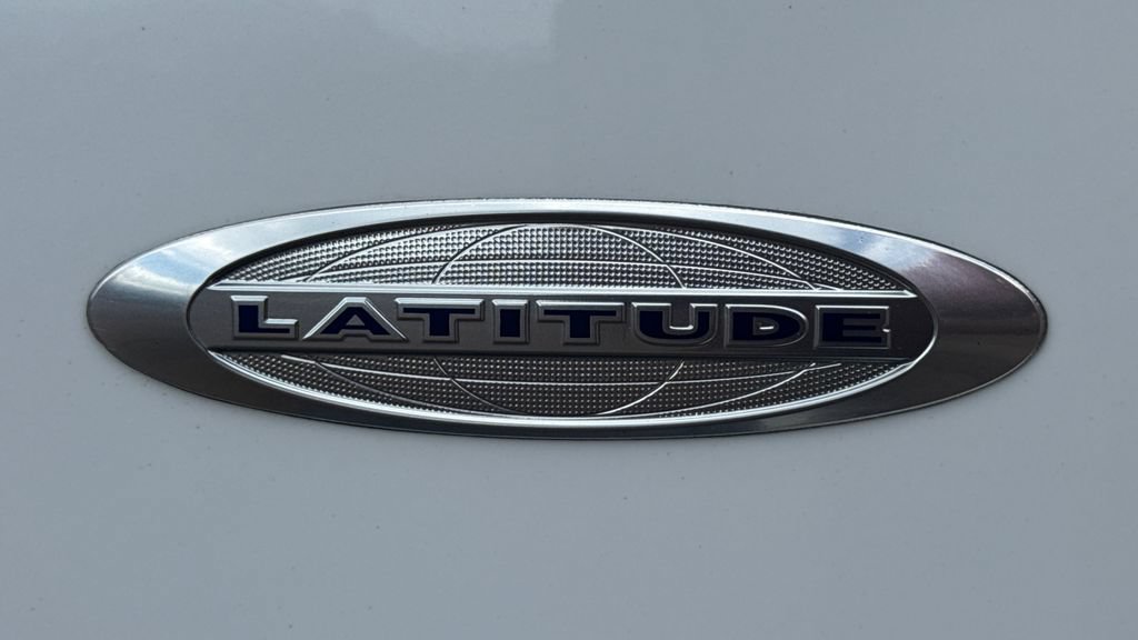 Used 2015 Jeep Patriot Latitude AWD/4WD image 16