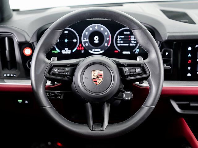 Certified 2025 Porsche Cayenne image 13