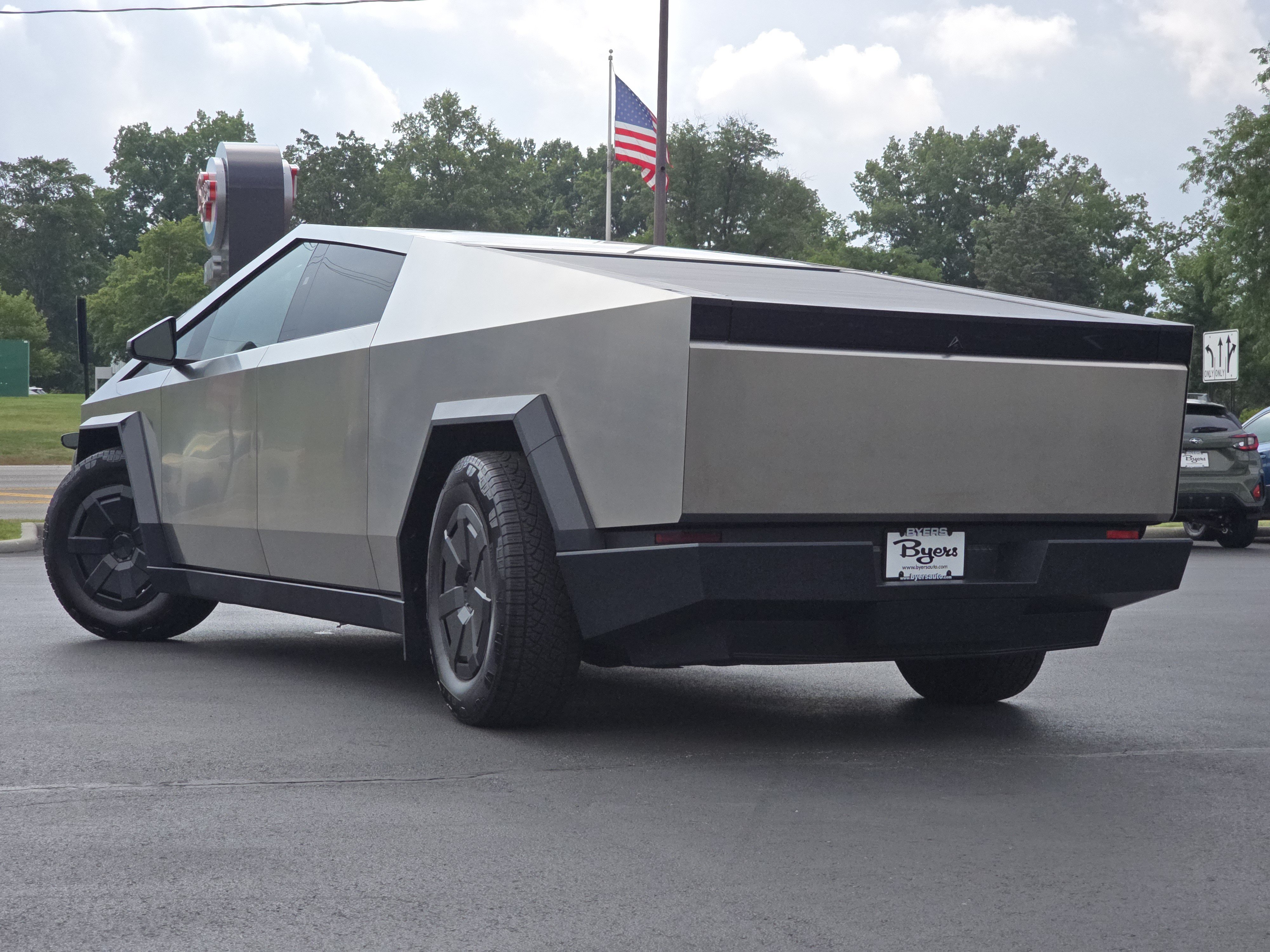 Used 2024 Tesla Cybertruck AWD Crew Cab image 5