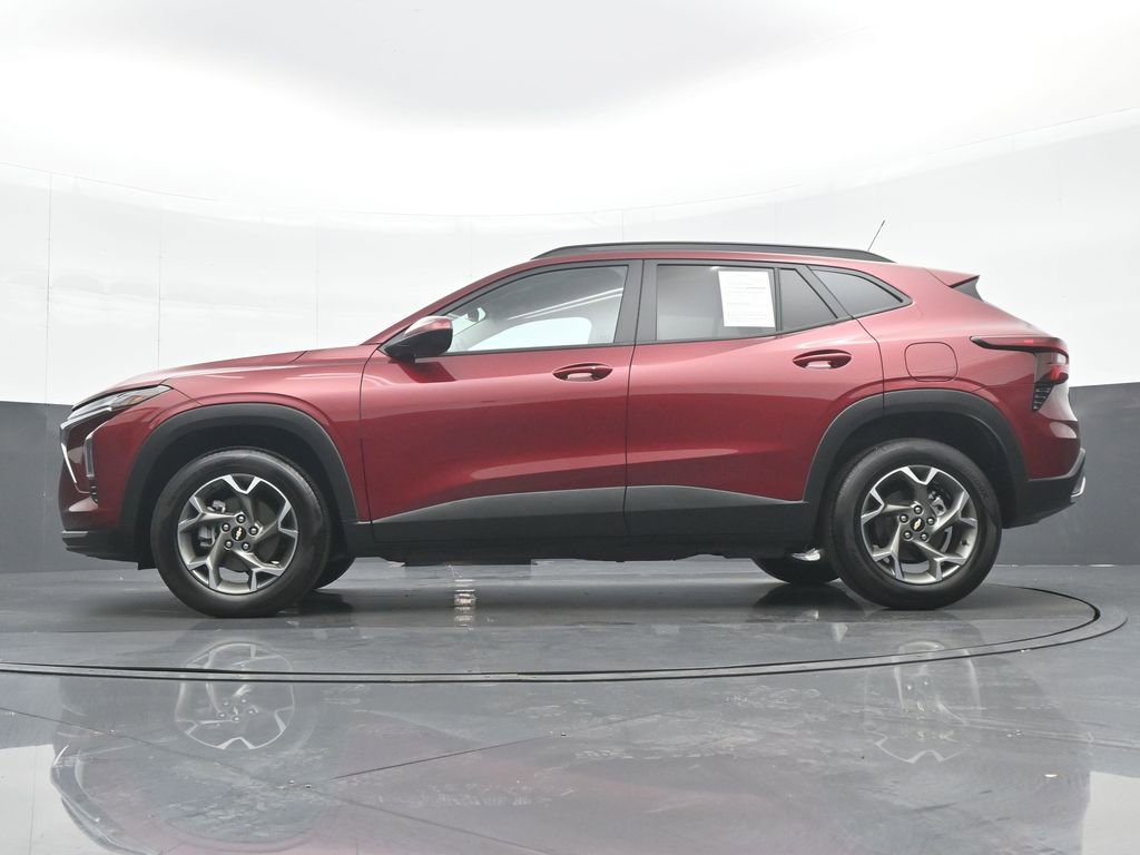 Used 2025 Chevrolet Trax LT w/ LT Convenience Package FWD image 28