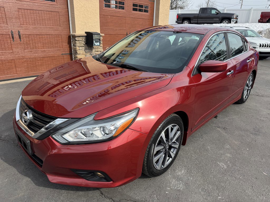 Used 2017 Nissan Altima 2.5 SV image 2
