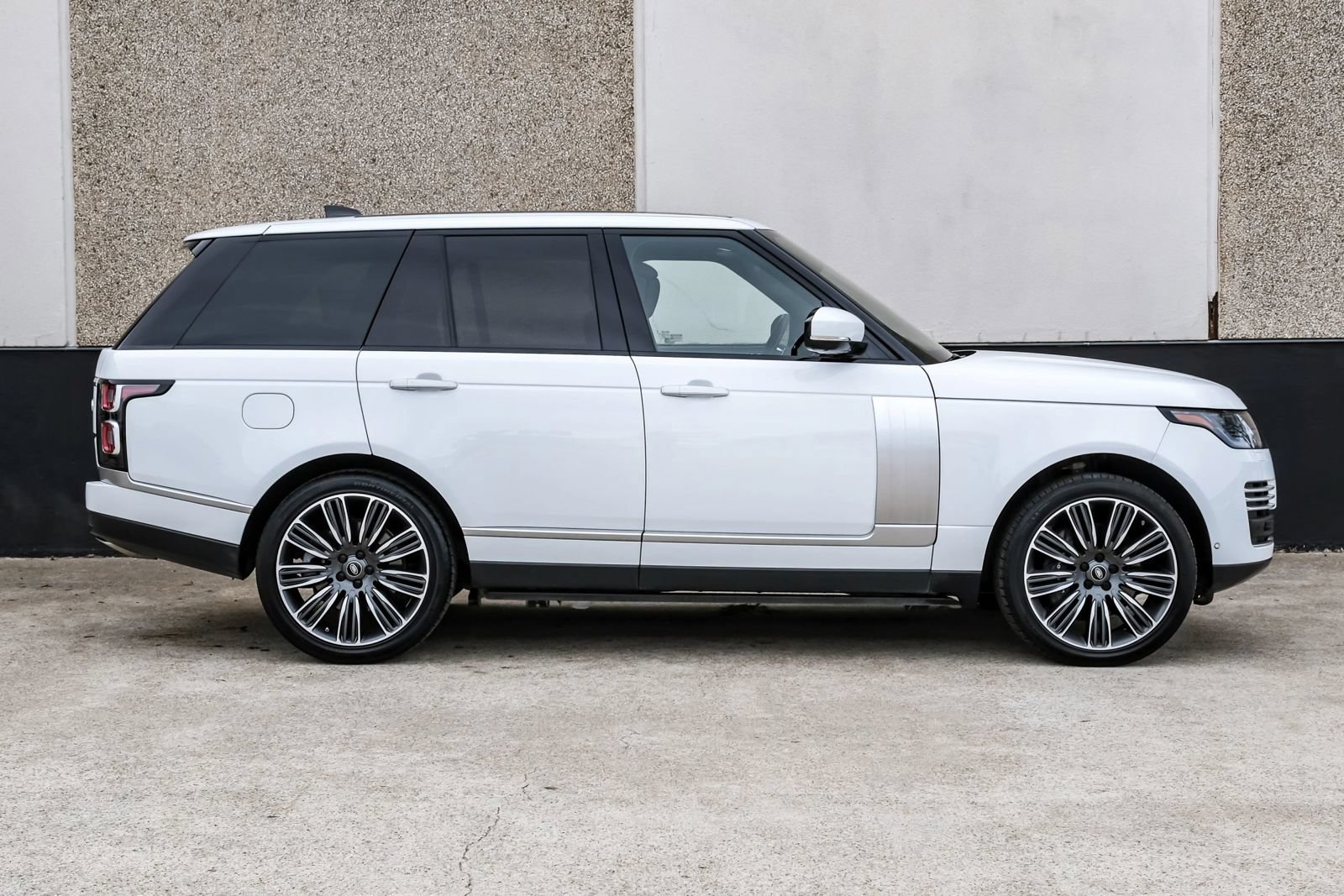 Used 2018 Land Rover Range Rover Autobiography AWD/4WD image 4