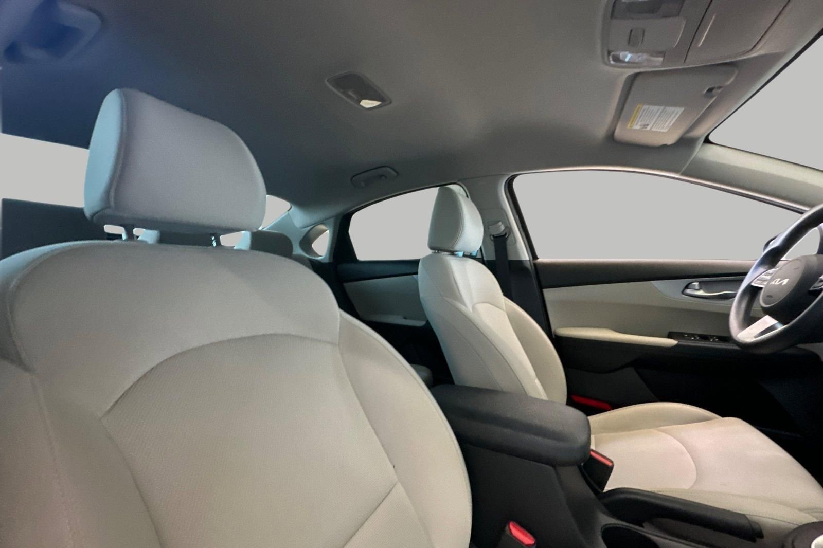 Used 2023 Kia Forte LXS w/ LXS Technology Package image 17