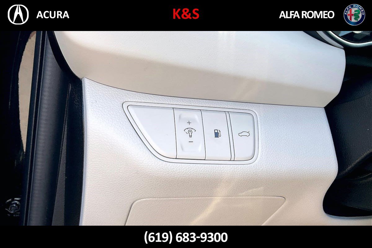 Used 2025 Genesis G70 2.5T RWD image 35