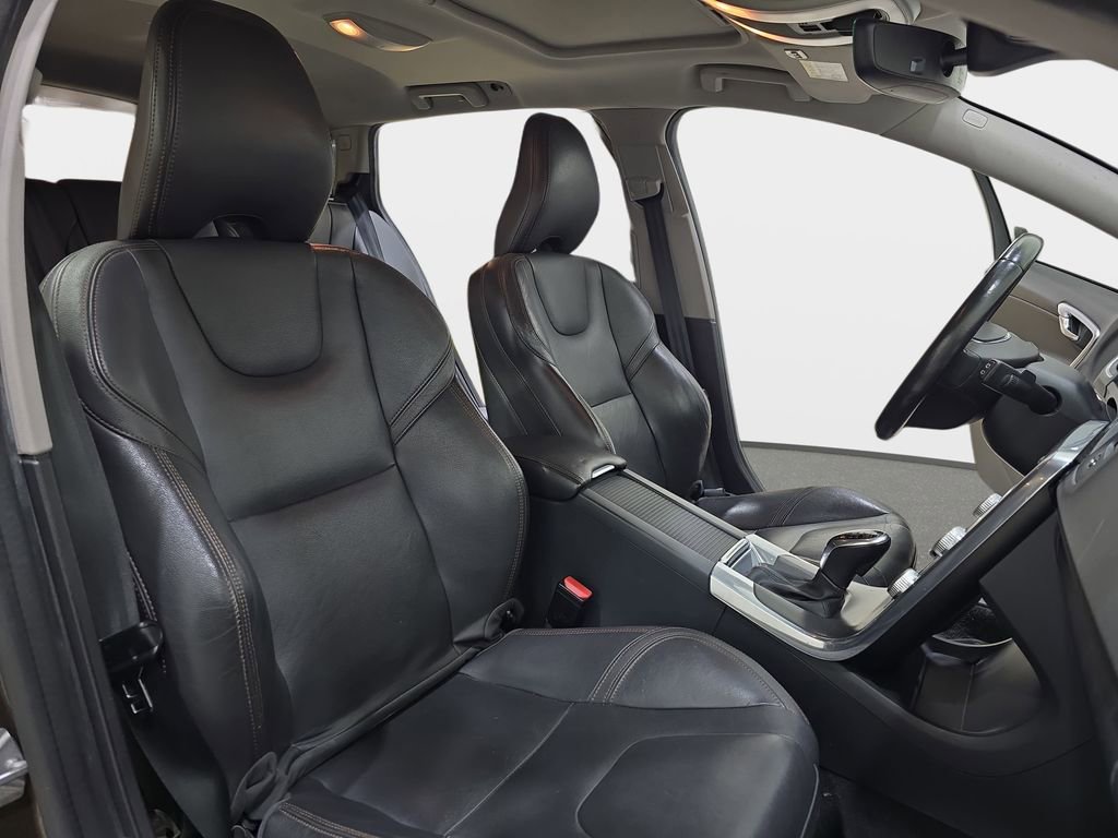 Used 2016 Volvo V60 T5 Cross Country w/ Convenience Package image 12