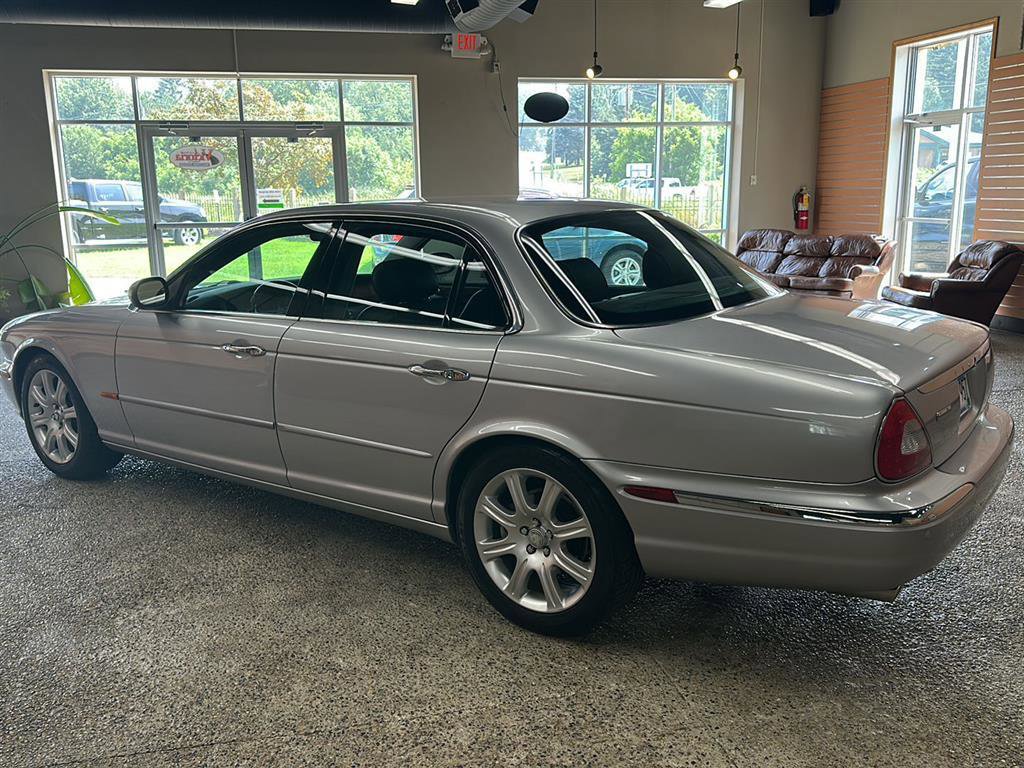 Used 2004 Jaguar XJ8 image 3