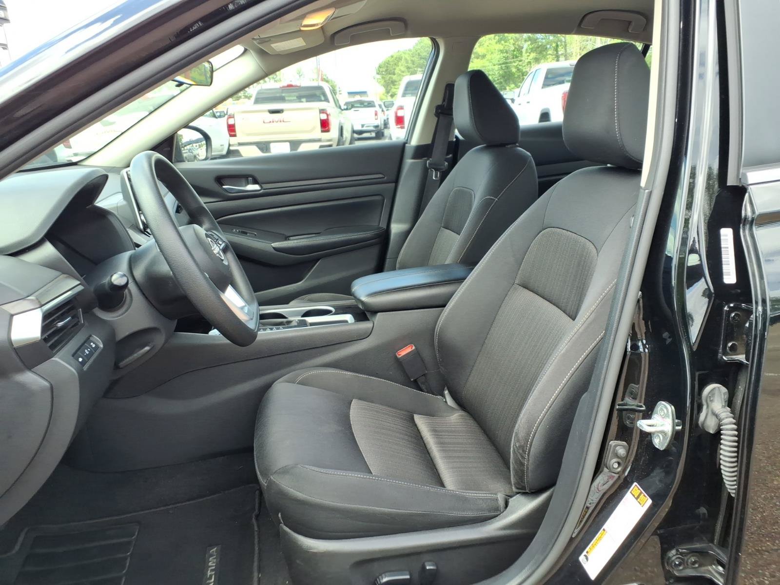 Used 2024 Nissan Altima 2.5 SV FWD image 19