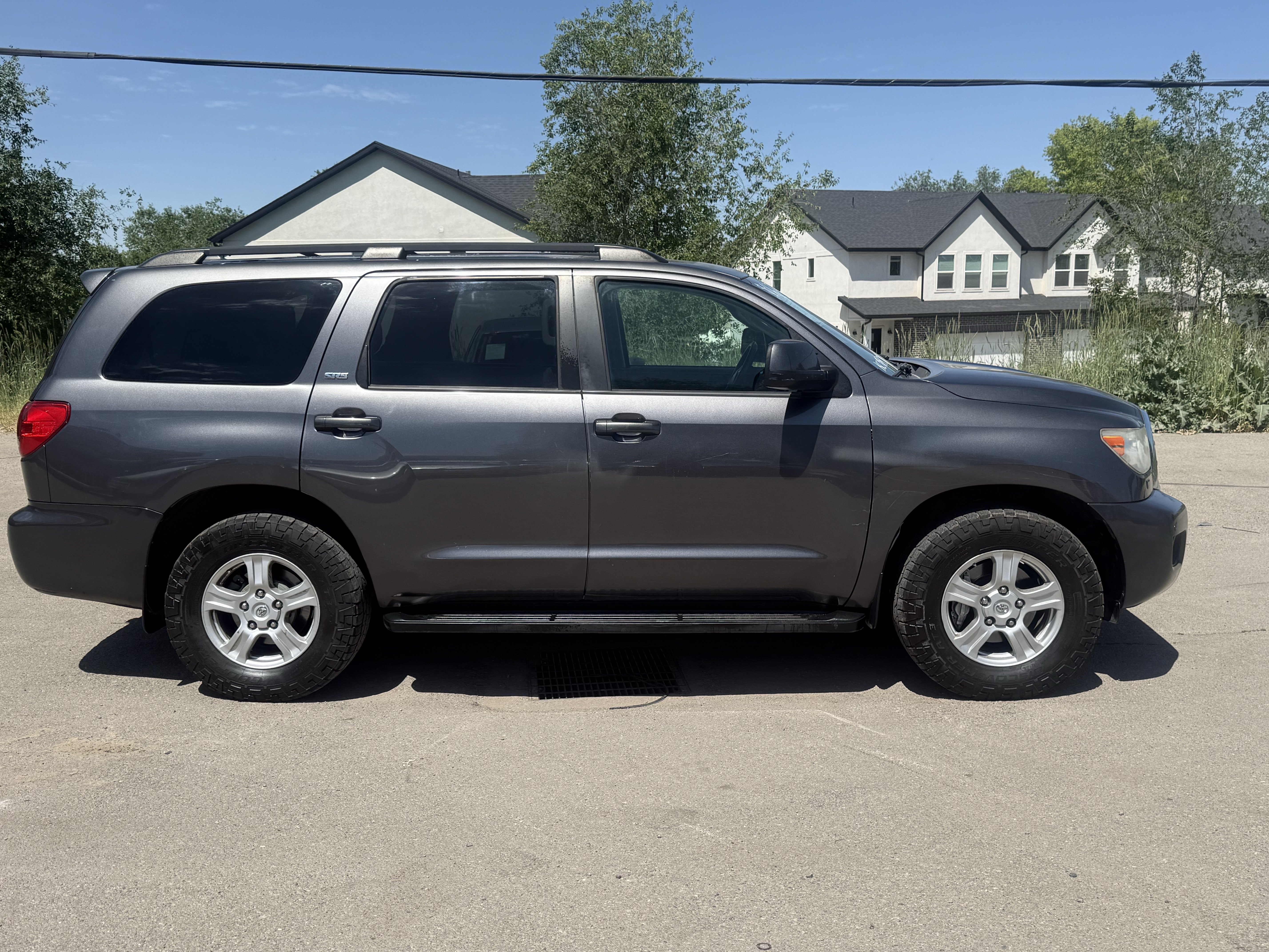 Used 2017 Toyota Sequoia SR5 AWD/4WD image 3