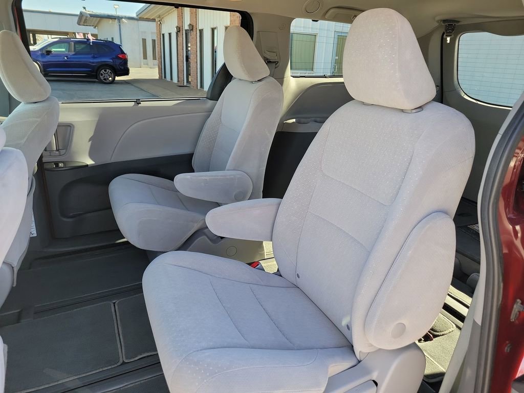 Used 2020 Toyota Sienna LE image 13