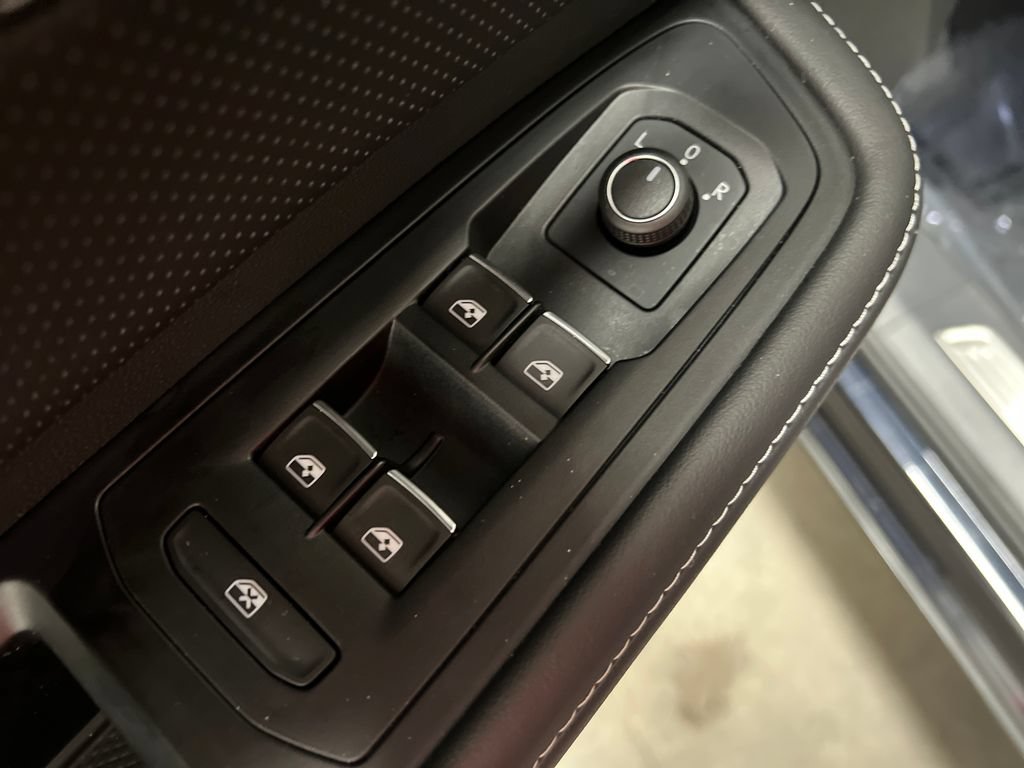 Used 2024 Volkswagen Atlas Cross Sport SE FWD image 14