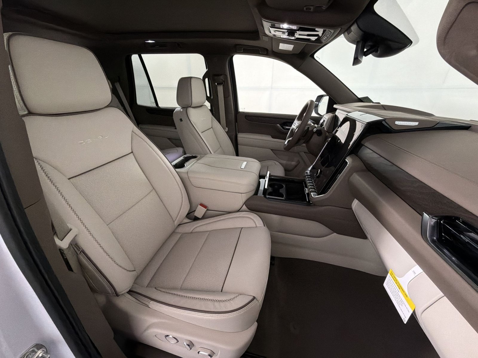 New 2026 GMC Yukon Denali w/ Sun & Power Step Package AWD/4WD image 28